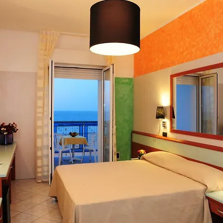 Vienna Hotel 4*