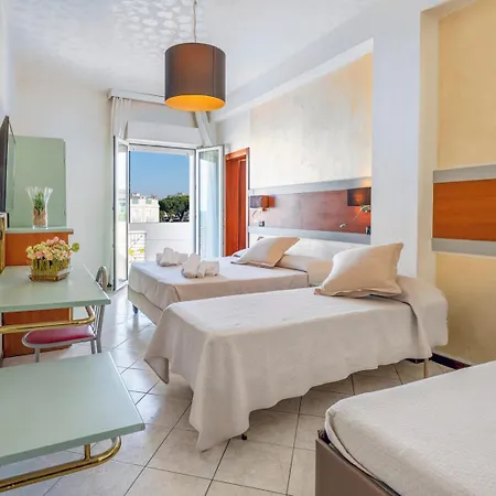 מלון Vienna 4*