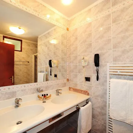 Vienna Hotel 4*