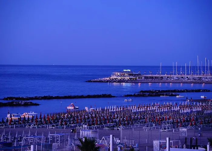 Vienna Отель 4*