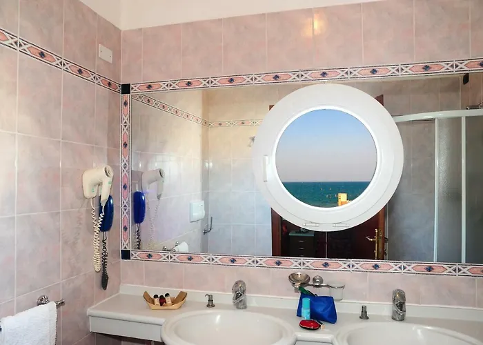 Vienna Отель 4*